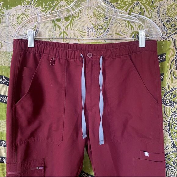 FIGS Men's Burgundy Cairo Cargo Scrub Pants Size Medium Short - Picture 3 of 16